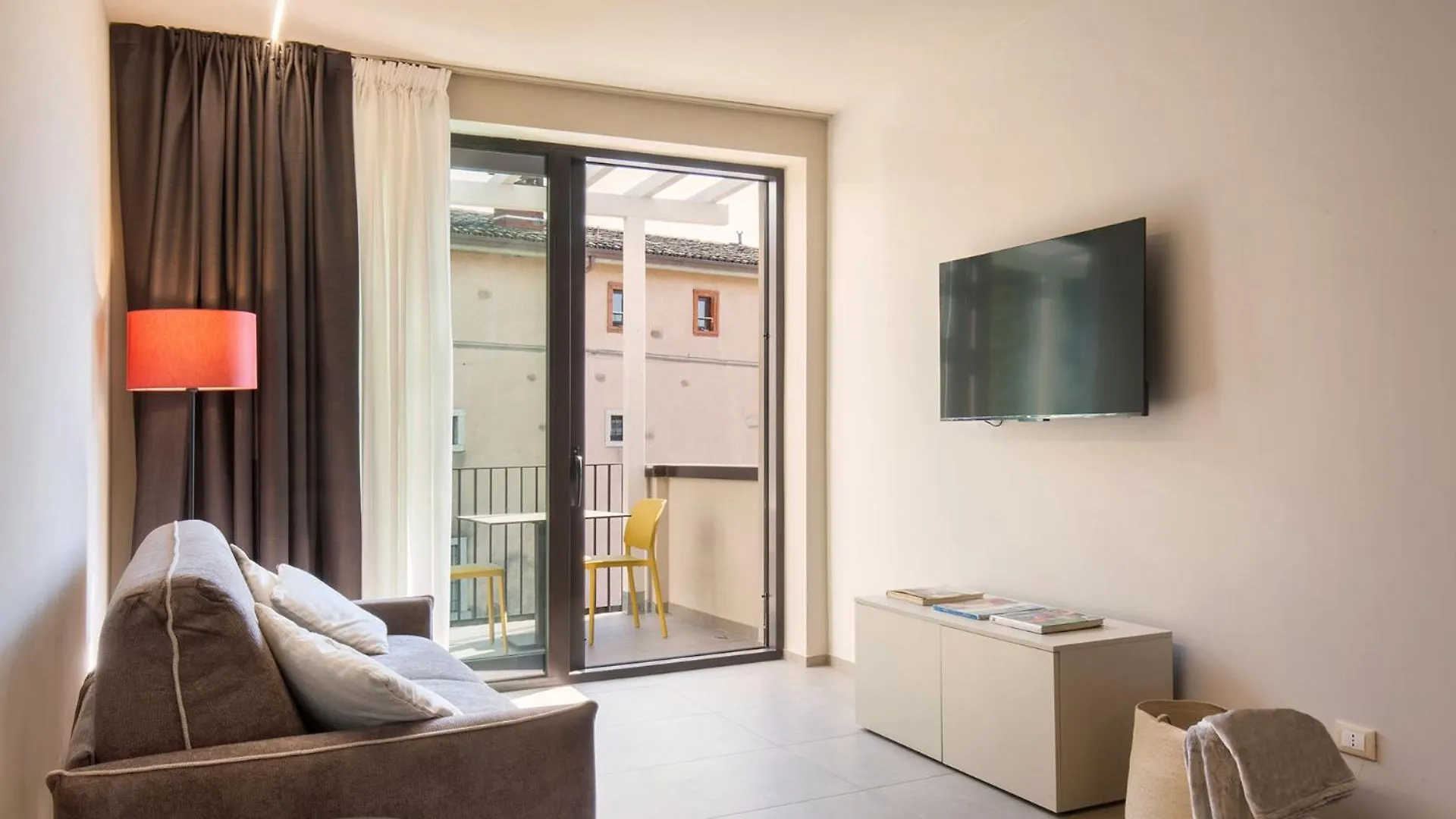 Villa Carlotta Oleandro لاتيزي